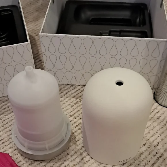 NEST Fragrances White and Silver Diffuser - Picture 7 of 9